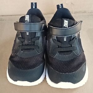 Nike Revolution Running Shoes Infant Boys Size 7C Black & White